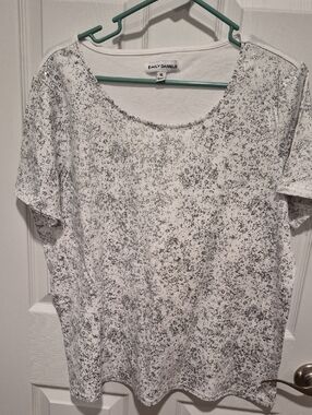 Emily Daniels White Speckled Short Sleeve Scoop Neck Tee